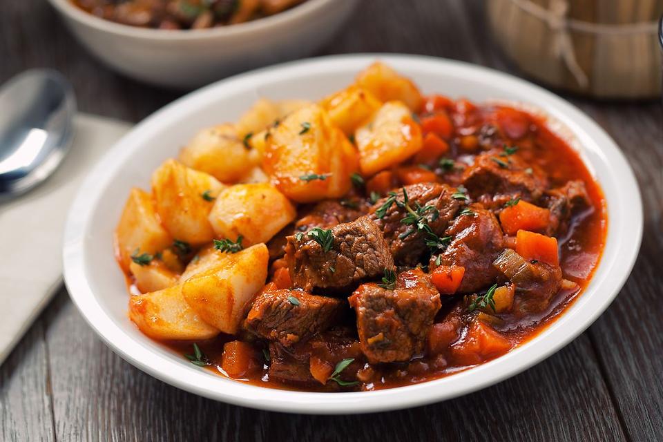 Rich Carrot & Tomato Beef Stew