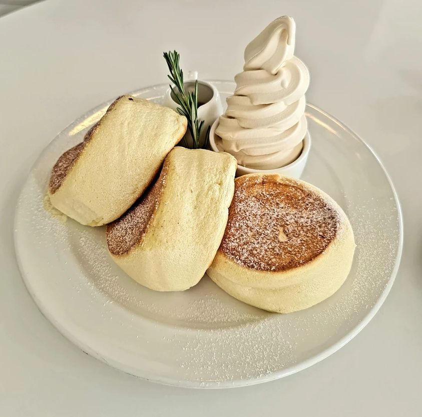 Extra Fluffy Soufflé Pancakes